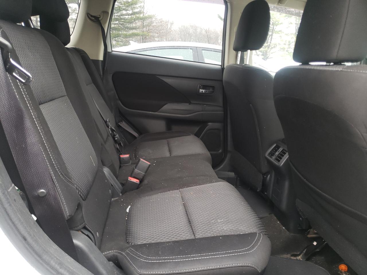 Photo 6 from auction – 2019 MITSUBISHI OUTLANDER with VIN JA4AD2A30KZ008377