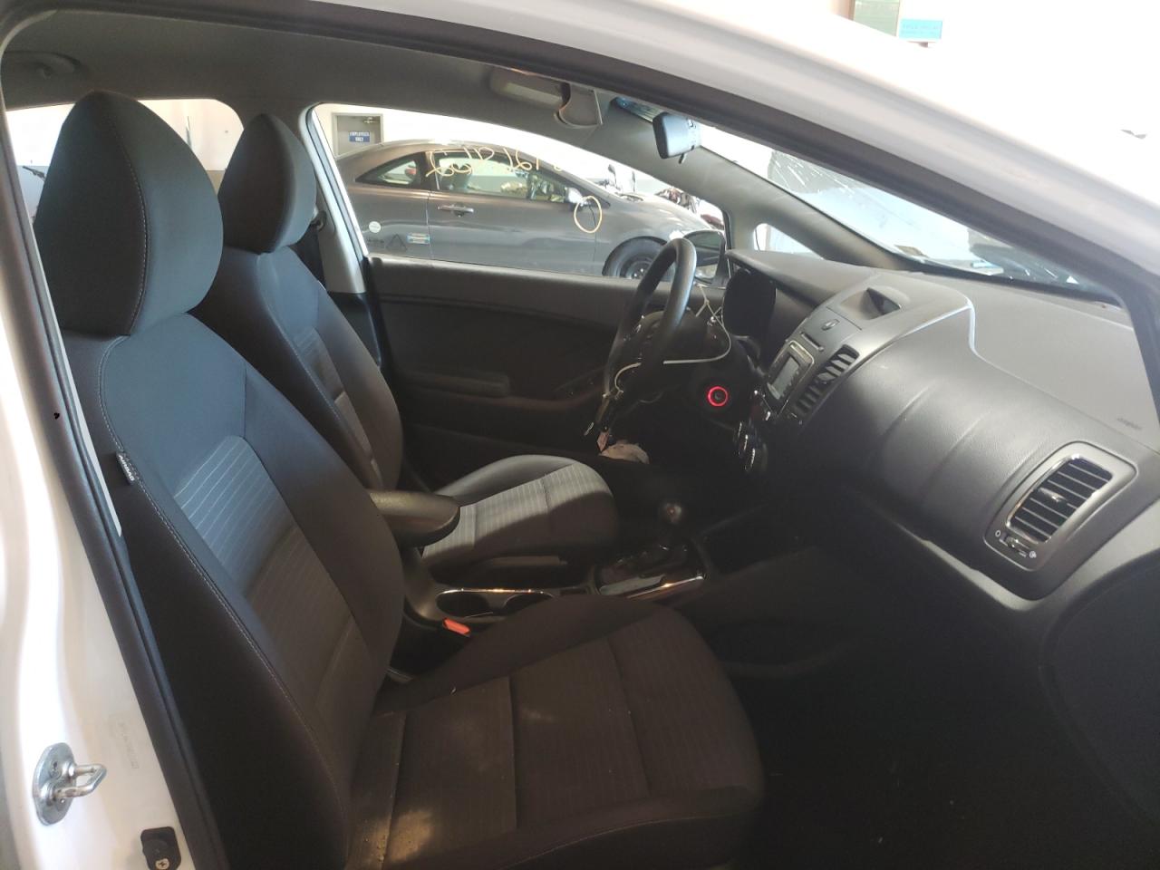 Photo 5 from auction – 2017 KIA FORTE with VIN 3KPFL4A7XHE151323
