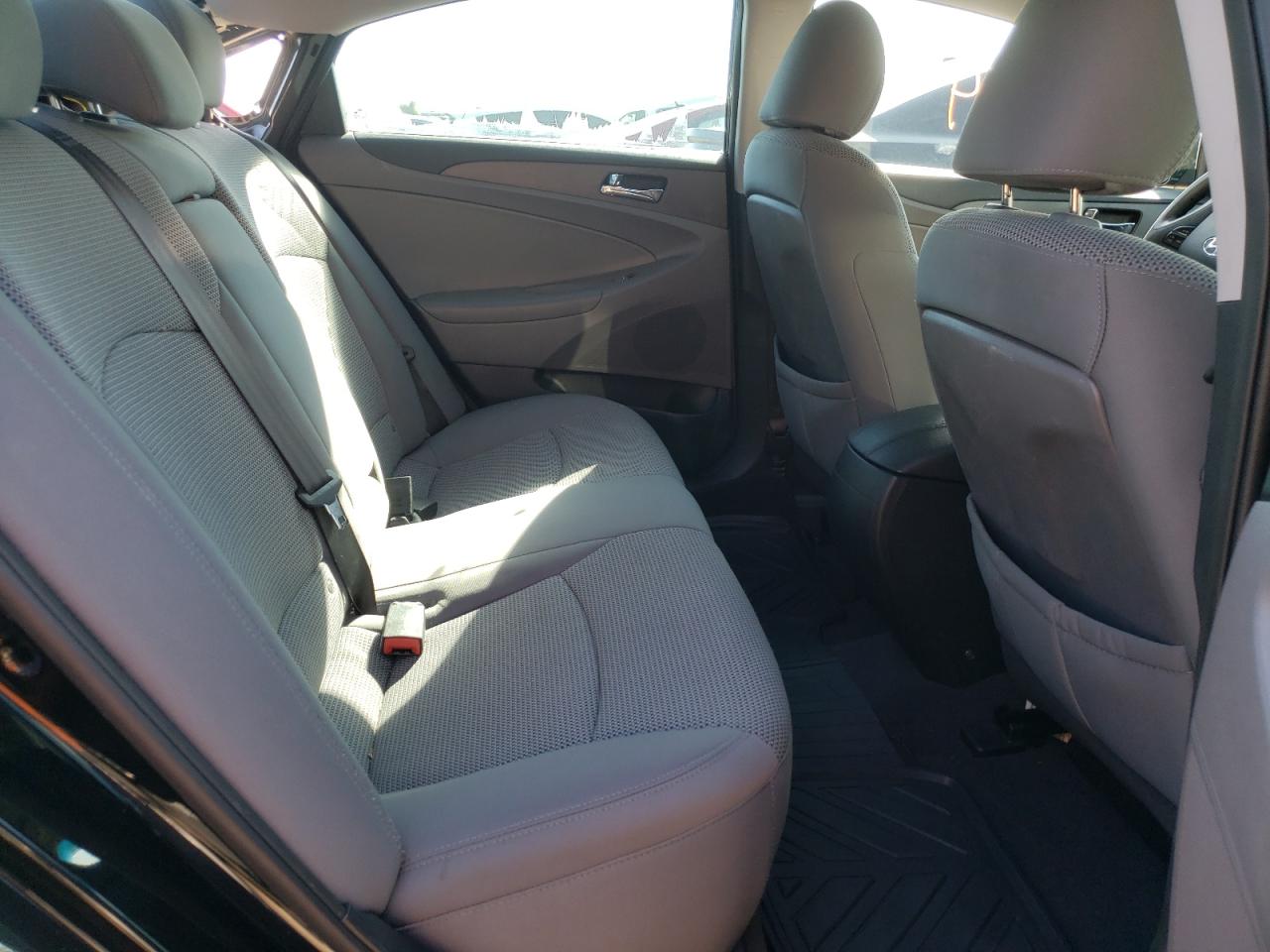 Photo 6 from auction – 2011 HYUNDAI ACCENT with VIN 5NPEB4AC2BH216177