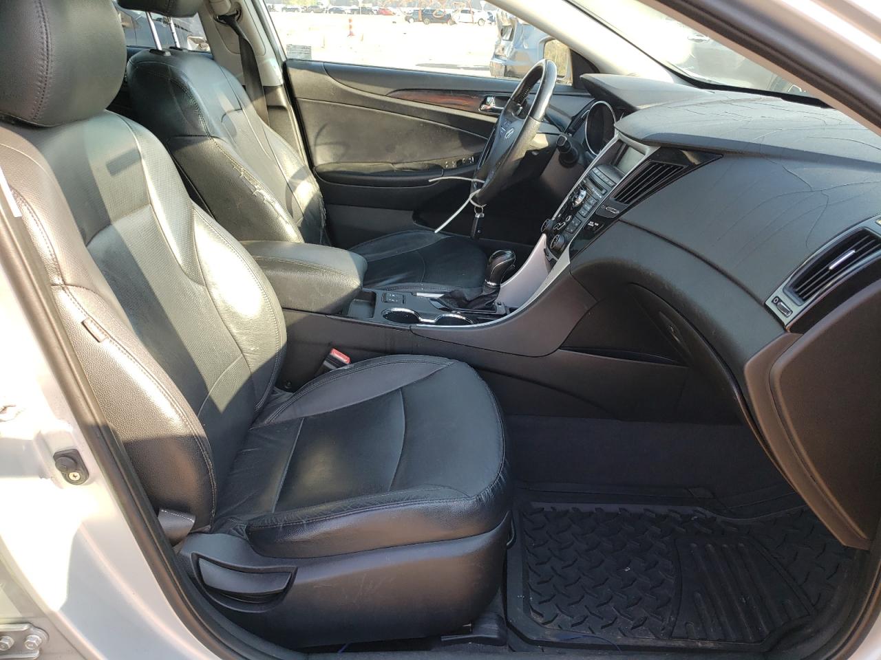Photo 5 from auction – 2011 HYUNDAI SONATA SE with VIN 5NPEC4AC1BH004092