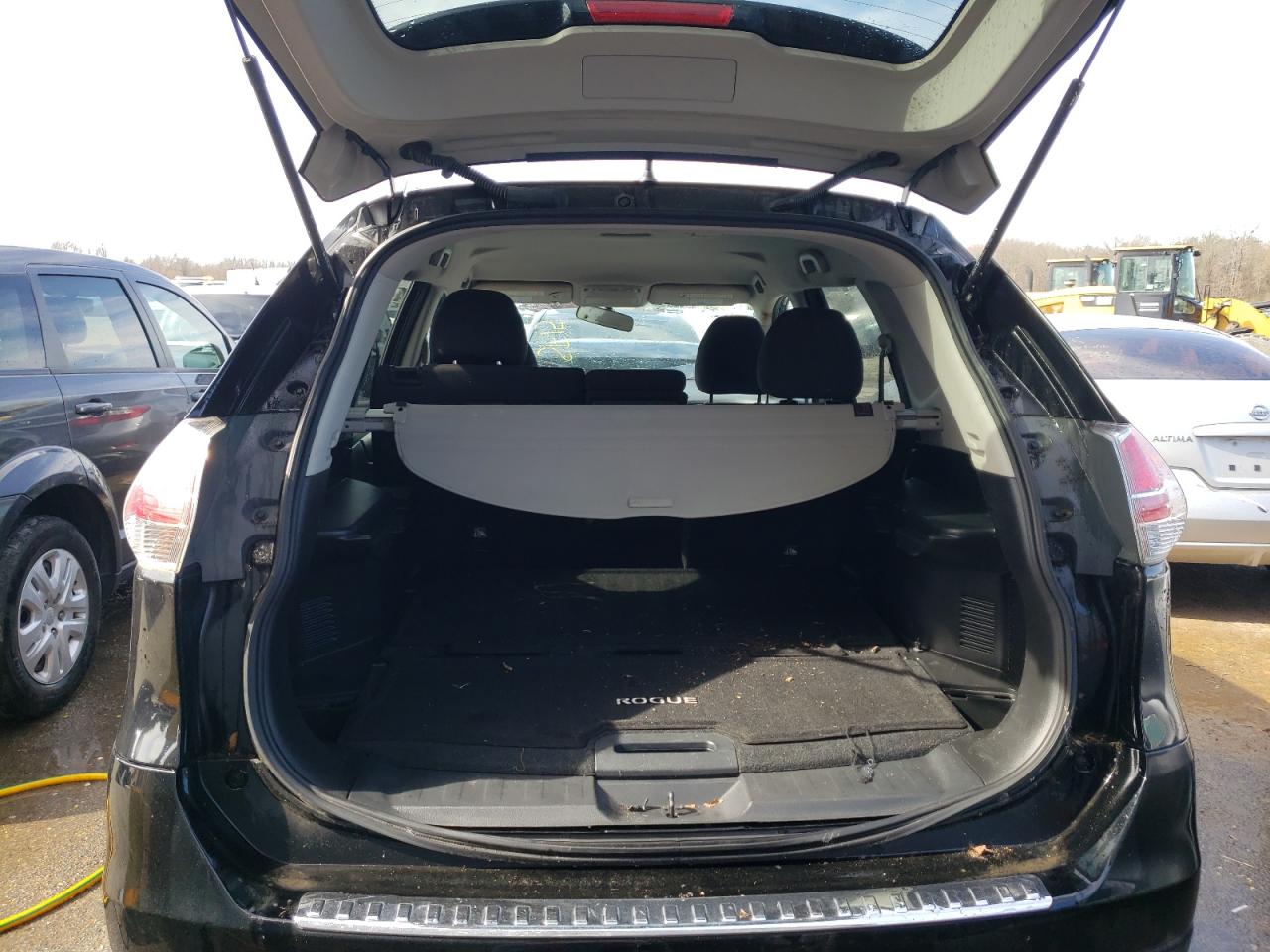 Photo 9 from auction – 2015 NISSAN ROGUE S with VIN KNMAT2MT7FP584649