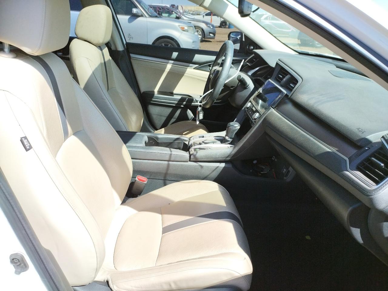 Photo 5 from auction – 2016 HONDA CIVIC TOUR with VIN 19XFC1F94GE201110