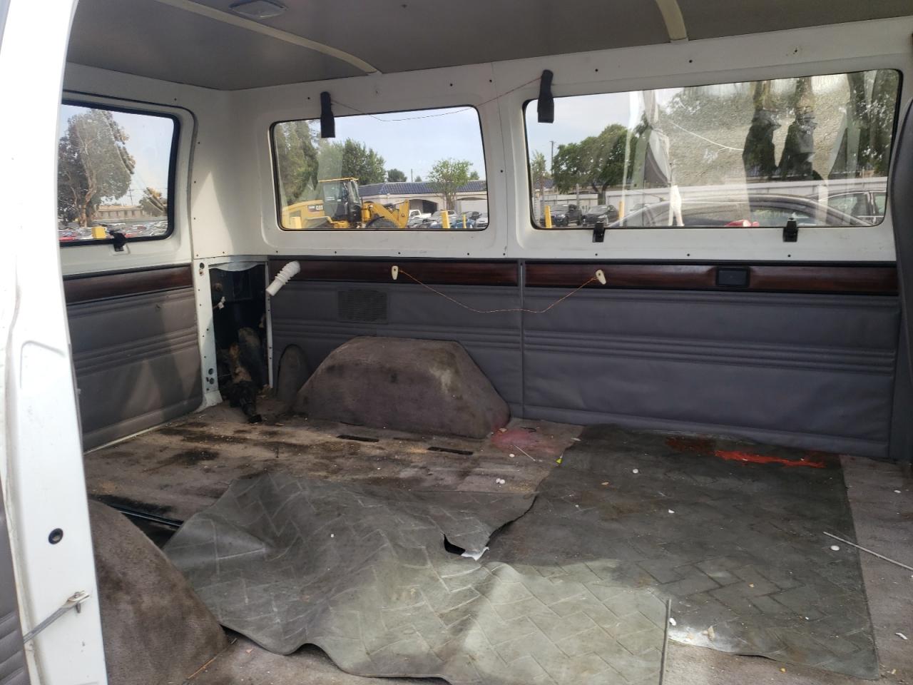 Photo 6 from auction – 1994 DODGE RAM WAGON with VIN 2B4HB15Y3RK547158