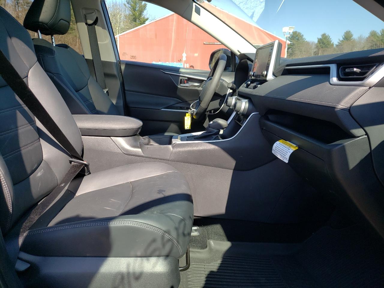 Photo 5 from auction – 2021 TOYOTA RAV4 XLE P with VIN 2T3A1RFV7MC240481