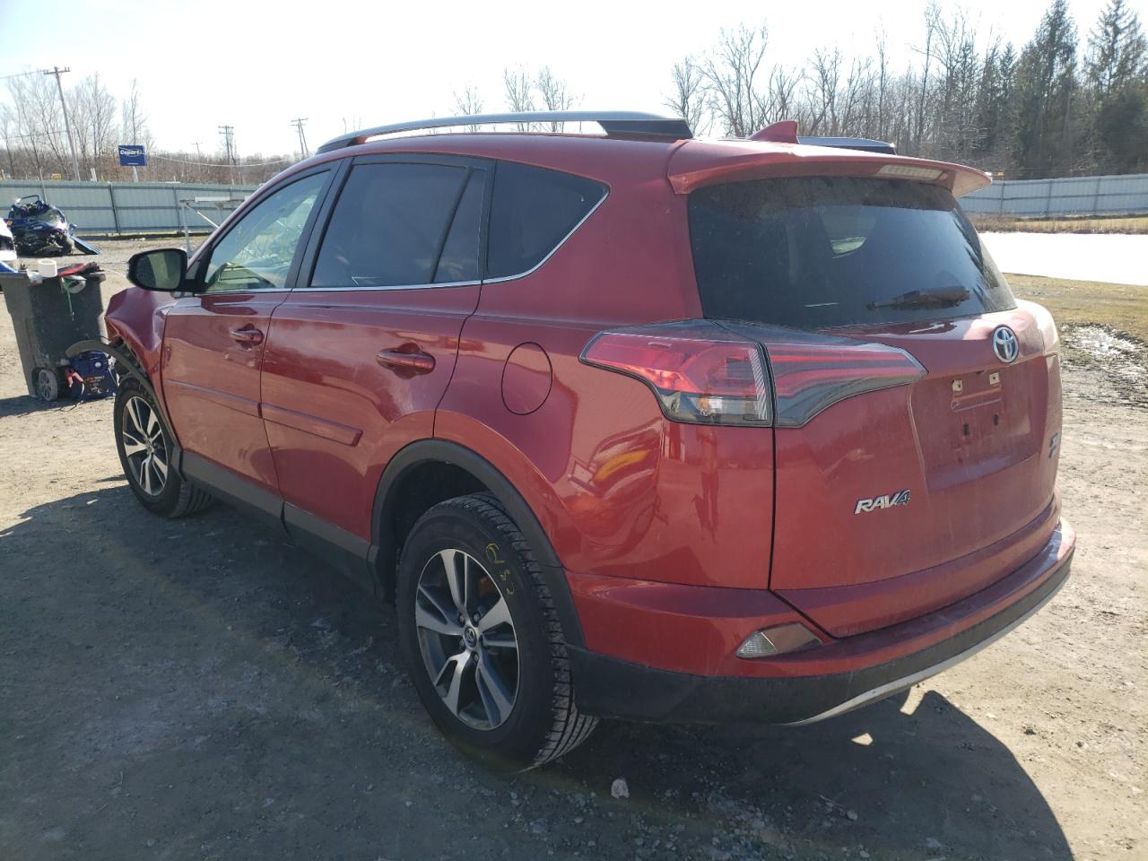 Photo 3 from auction – 2017 TOYOTA RAV4 XLE with VIN JTMRFREV3HJ162760