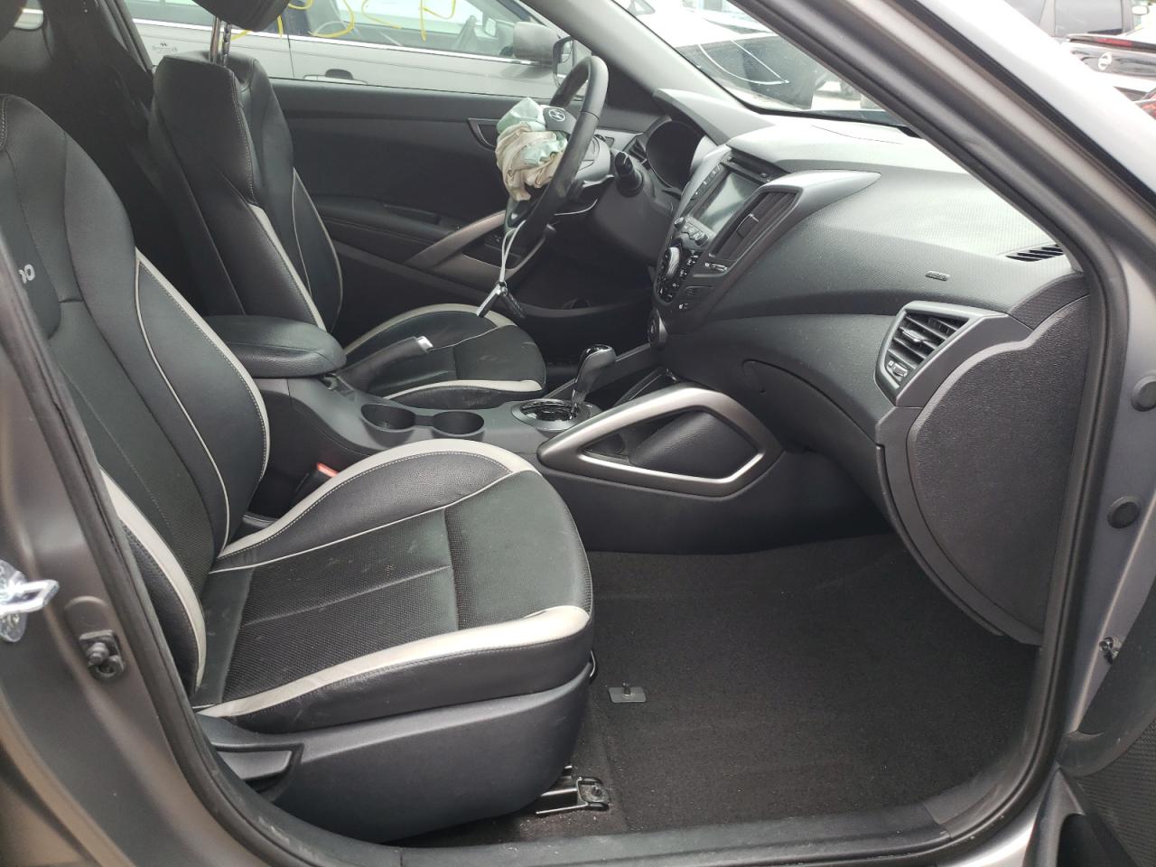 Photo 5 from auction – 2015 HYUNDAI VELOSTER T with VIN KMHTC6AE7FU216538