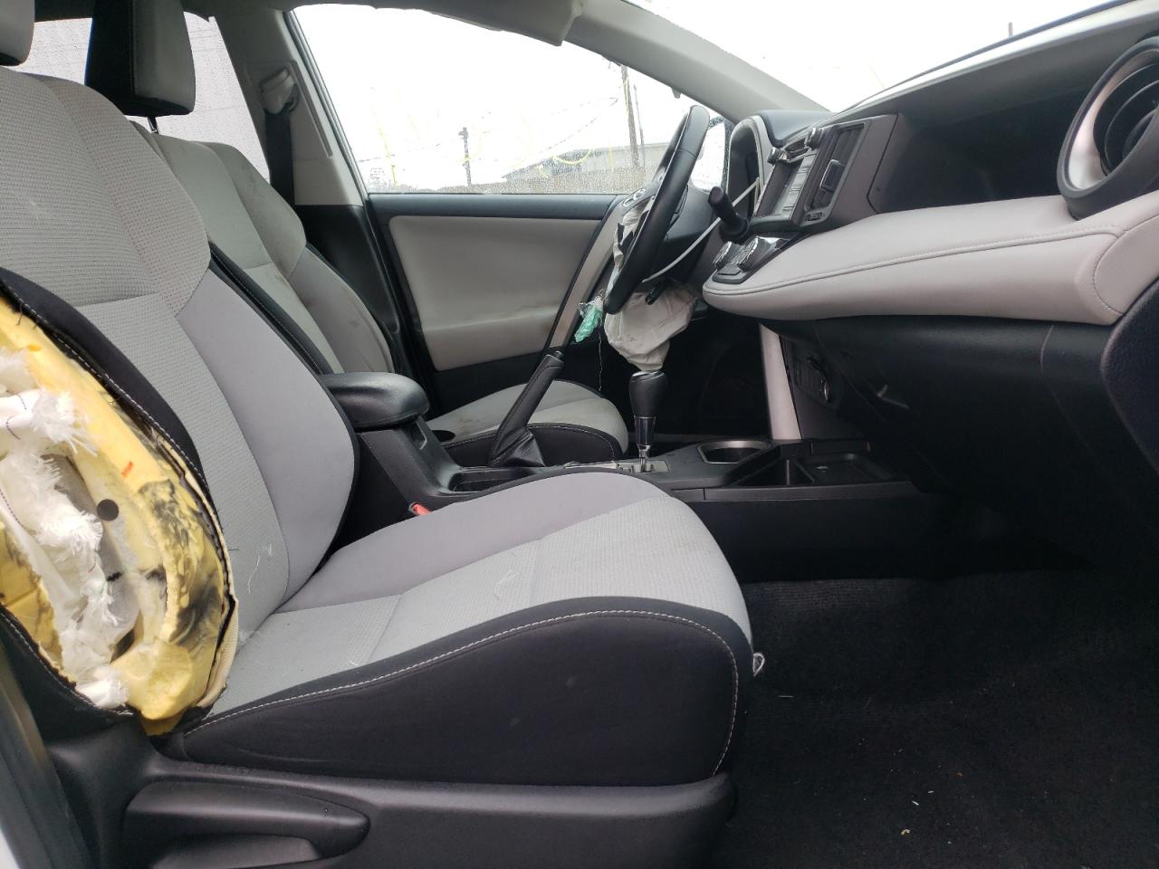 Photo 5 from auction – 2016 TOYOTA RAV4 XLE with VIN 2T3WFREV3GW275935