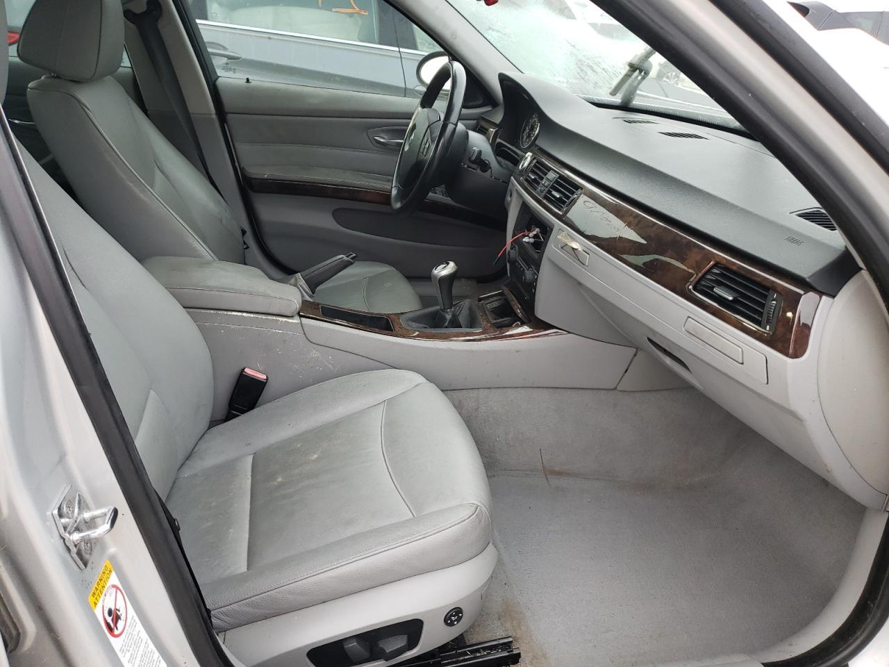 Photo 5 from auction – 2006 BMW 325 I with VIN WBAVB13526PS65433