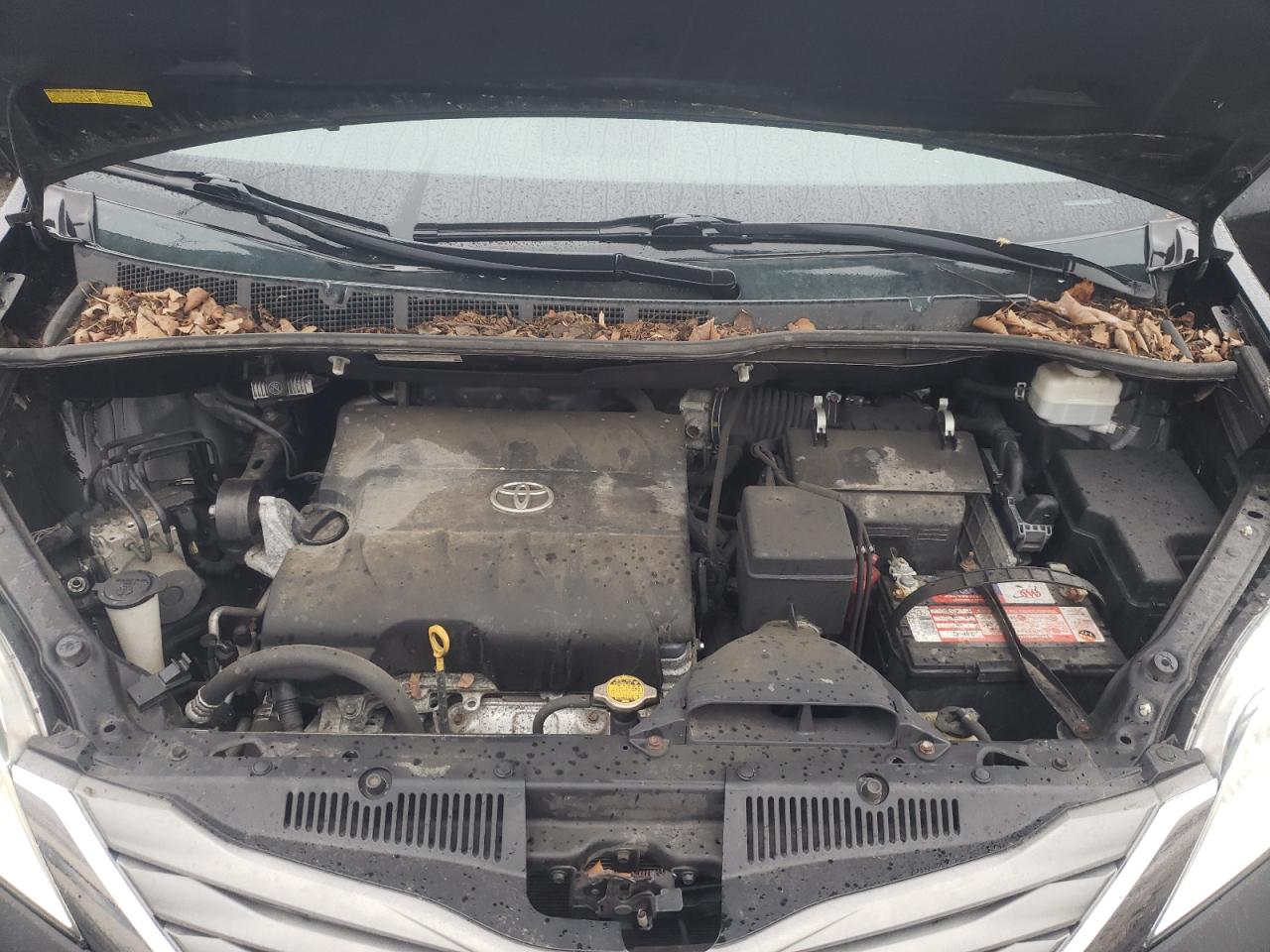 Photo 7 from auction – 2012 TOYOTA SIENNA XLE with VIN 5TDYK3DC6CS257426