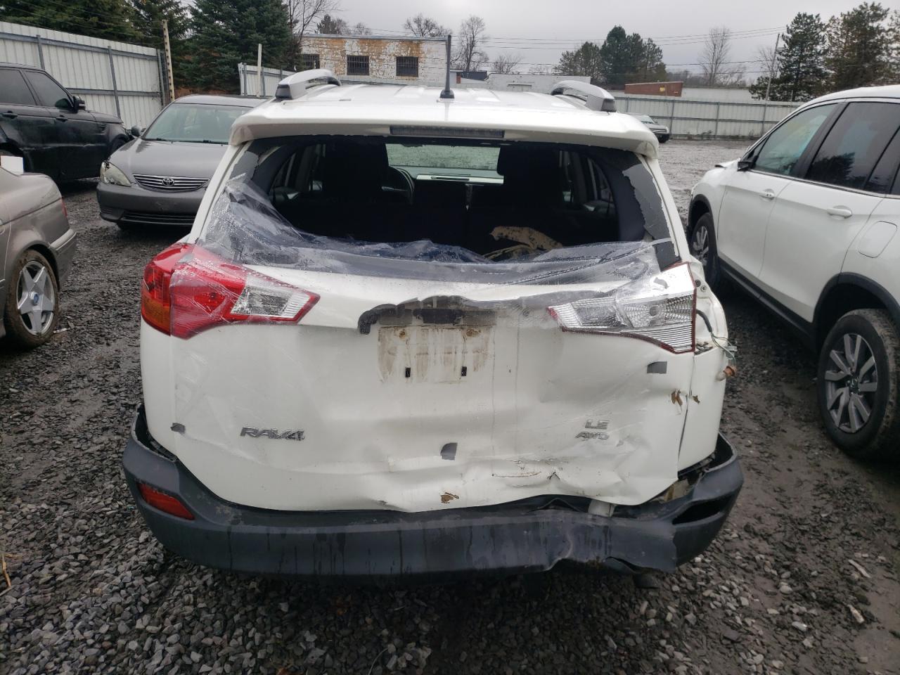 Photo 9 from auction – 2015 TOYOTA RAV4 LE with VIN JTMBFREV4FJ042500