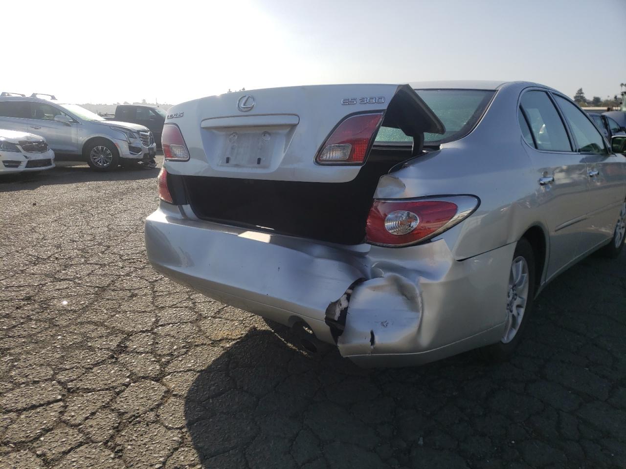 Photo 9 from auction – 2002 LEXUS ES 300 with VIN JTHBF30G820051740