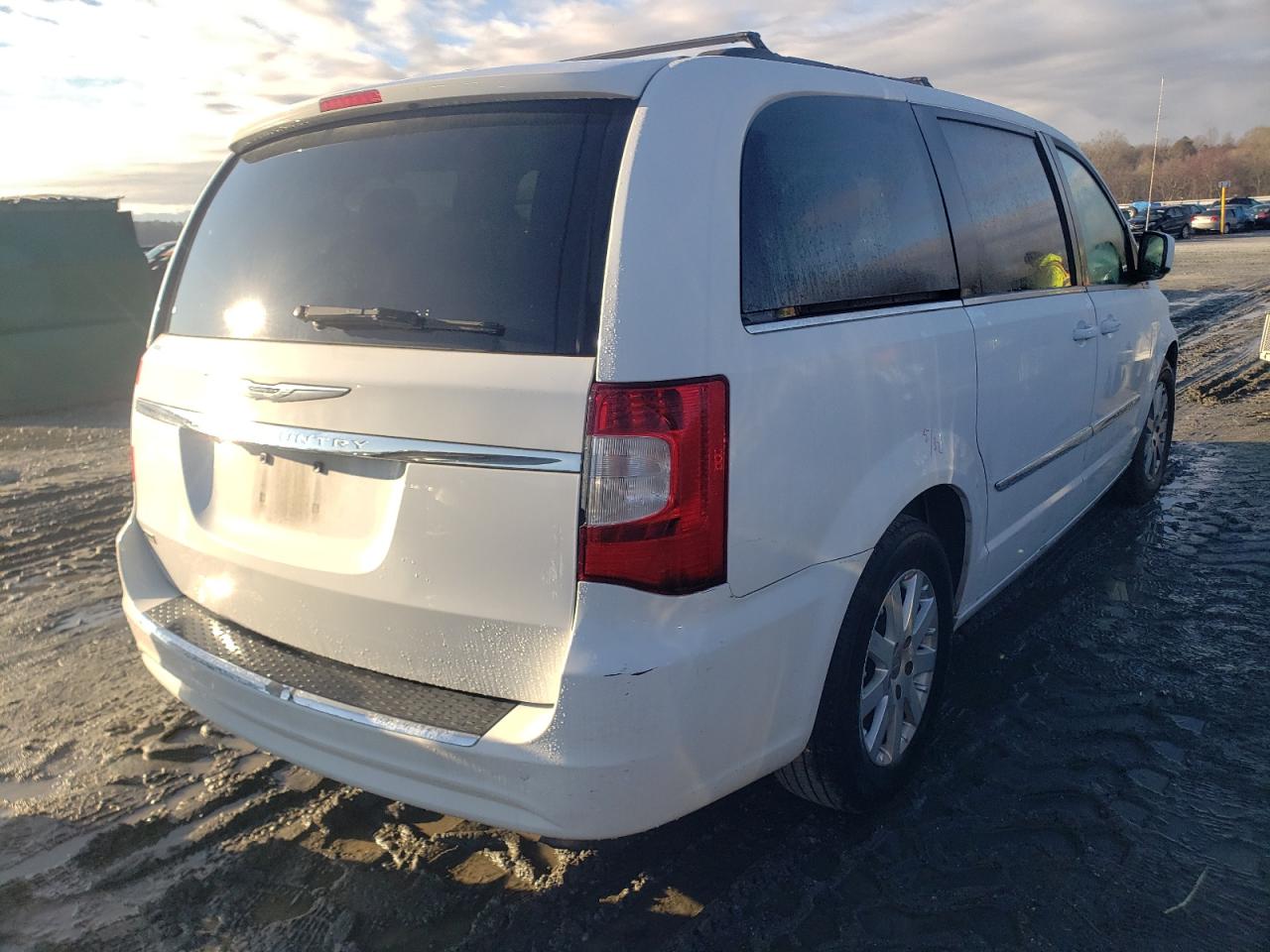 Photo 4 from auction – 2014 CHRYSLER TOWN & COU with VIN 2C4RC1BG4ER125045