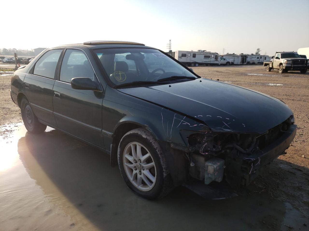 TOYOTA CAMRY LE 2000 with VIN 4T1BF28K9YU938782 - Photo from auction