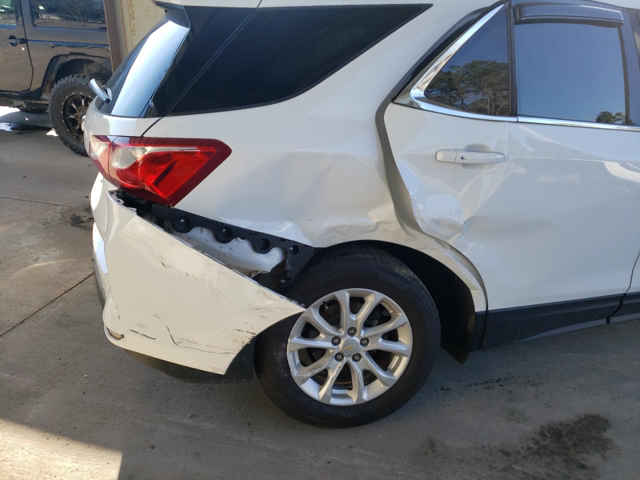 Photo 9 from auction – 2018 CHEVROLET EQUINOX LT with VIN 2GNAXJEV2J6243979