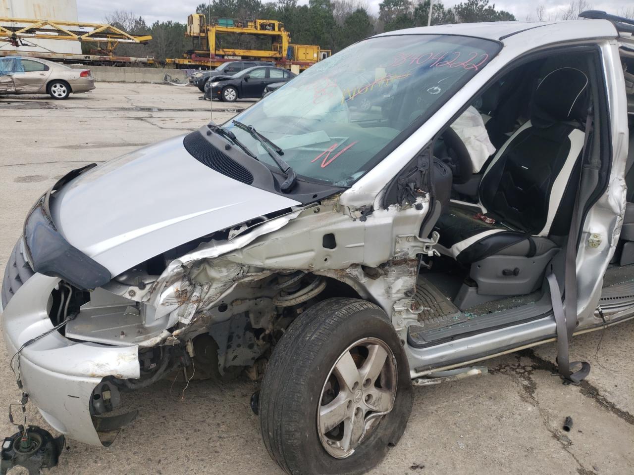 Photo 9 from auction – 2005 CHRYSLER TOWN & COU with VIN 2C4GP54L65R180948