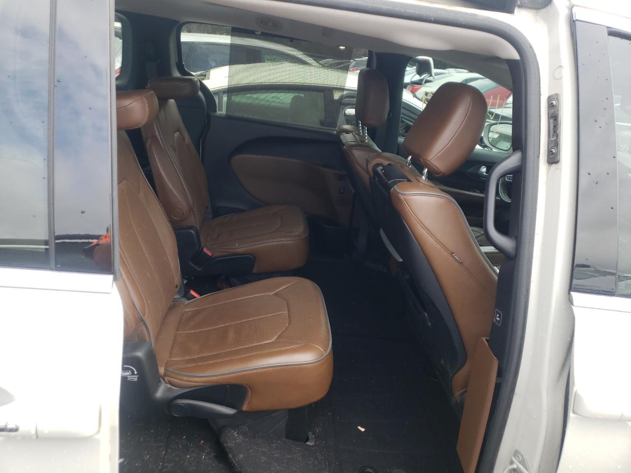Photo 6 from auction – 2017 CHRYSLER PACIFICA L with VIN 2C4RC1GG0HR602843