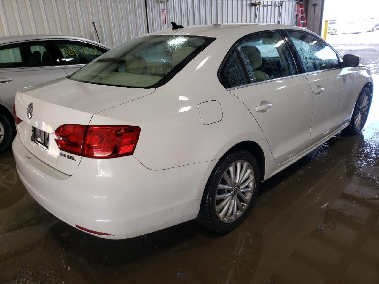 Photo 4 from auction – 2011 VOLKSWAGEN JETTA SEL with VIN 3VWLX7AJ9BM324747