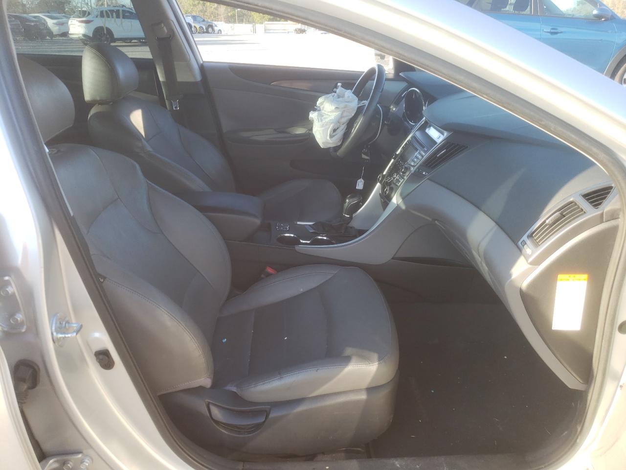 Photo 5 from auction – 2012 HYUNDAI SONATA HYB with VIN KMHEC4A41CA034660