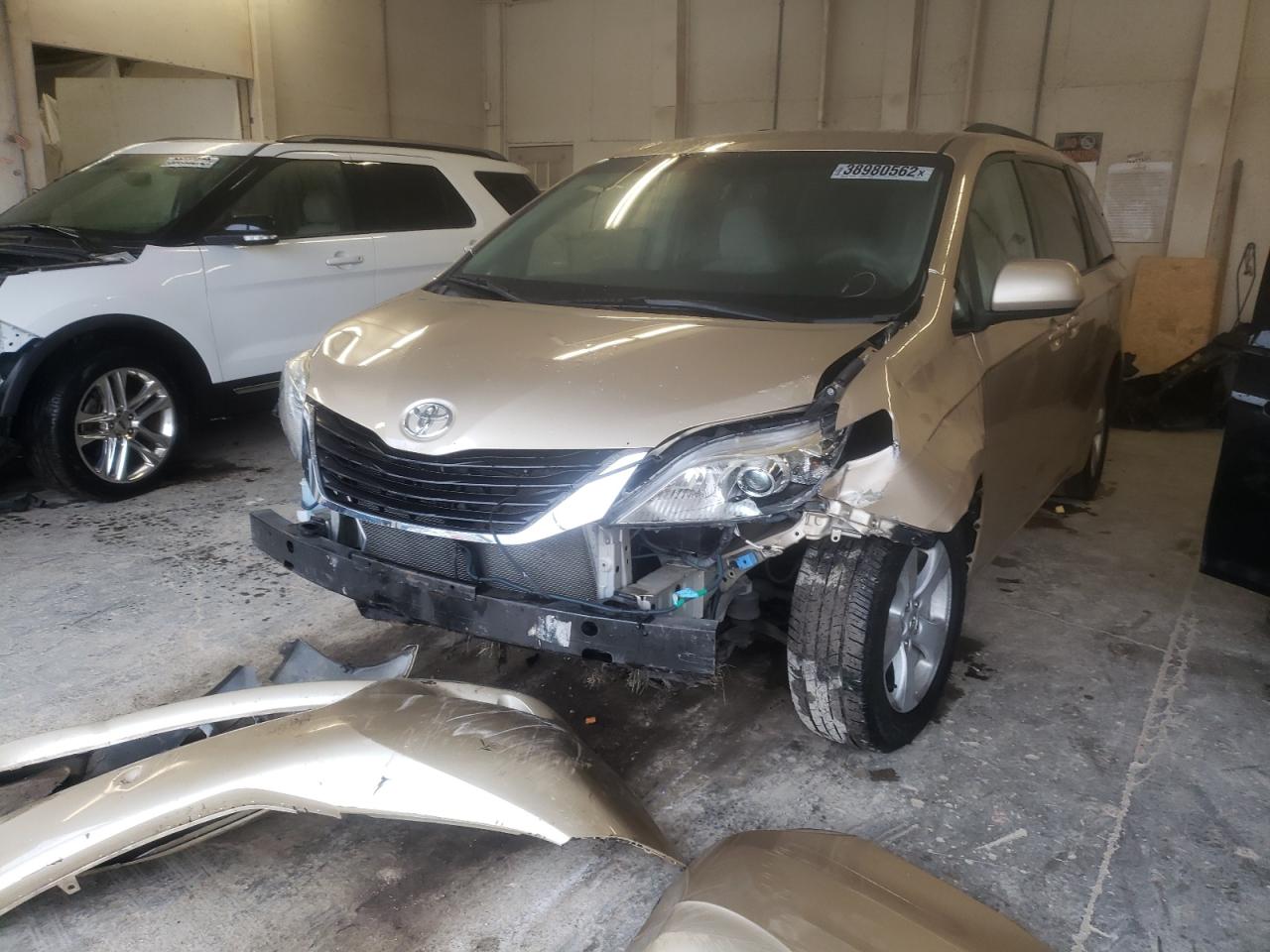 Photo 2 from auction – 2011 TOYOTA SIENNA LE with VIN 5TDKK3DC0BS168150