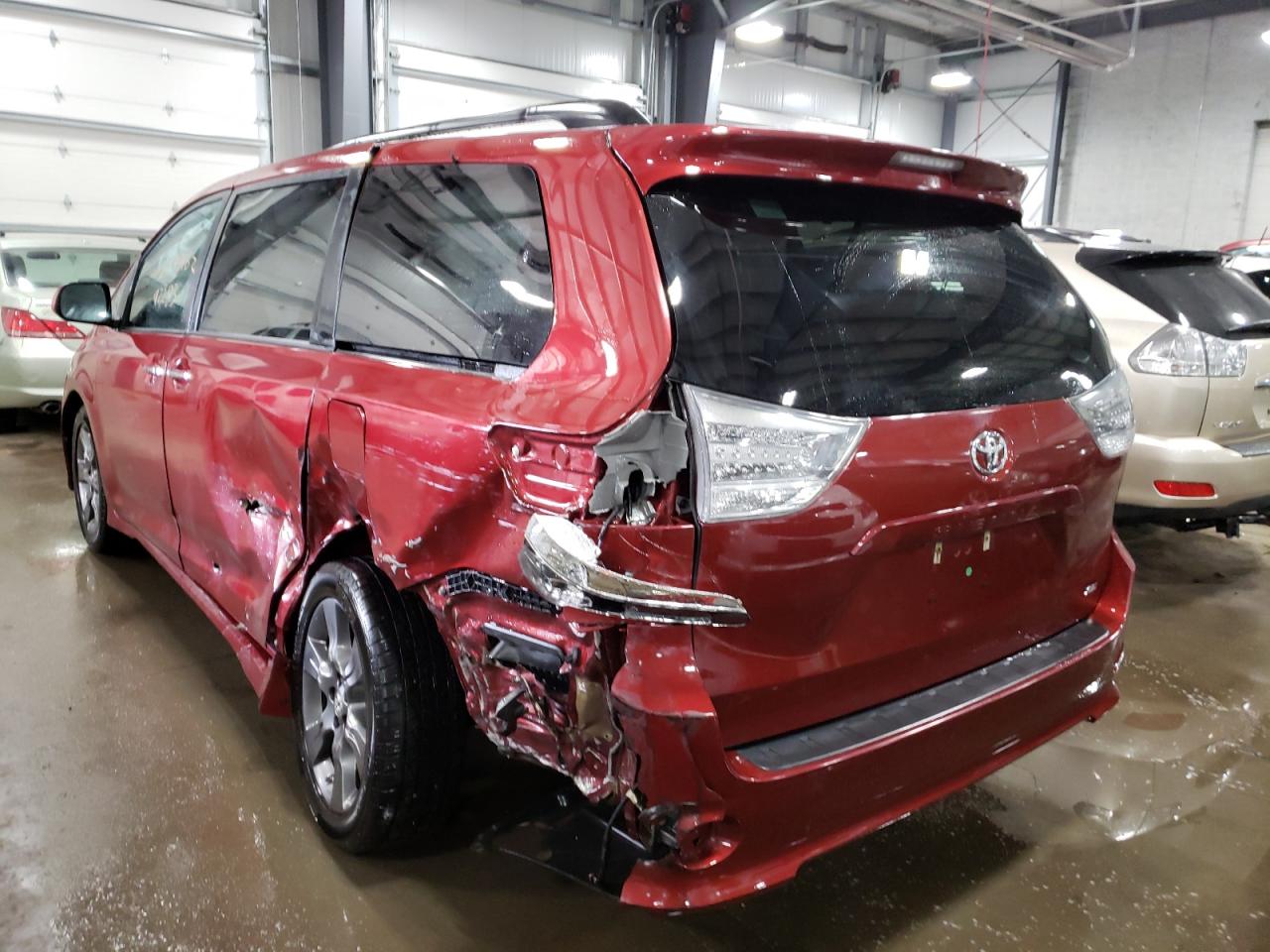 Photo 3 from auction – 2016 TOYOTA SIENNA SE with VIN 5TDXK3DCXGS736305