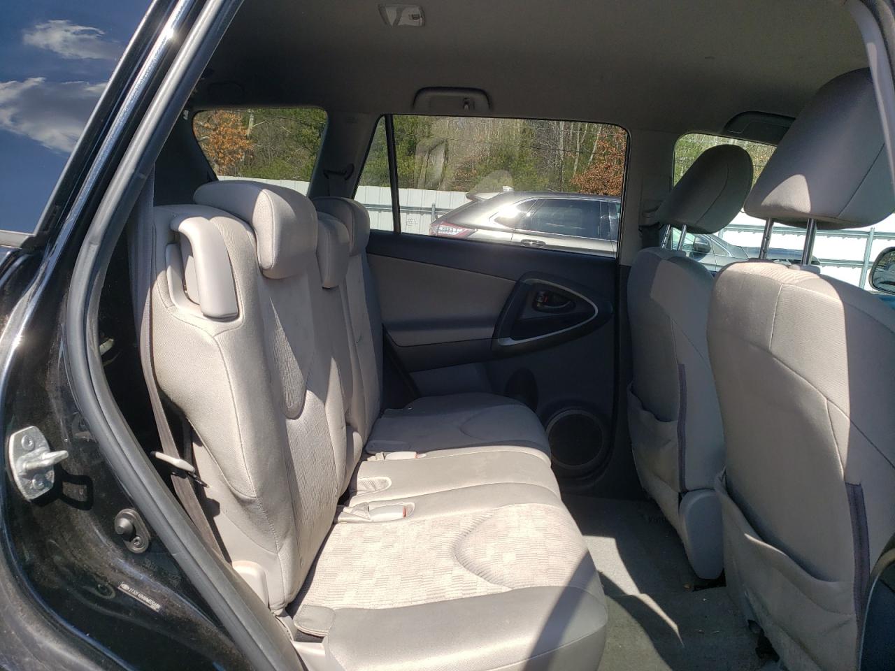 Photo 6 from auction – 2010 TOYOTA RAV4 with VIN 2T3ZF4DV8AW026488