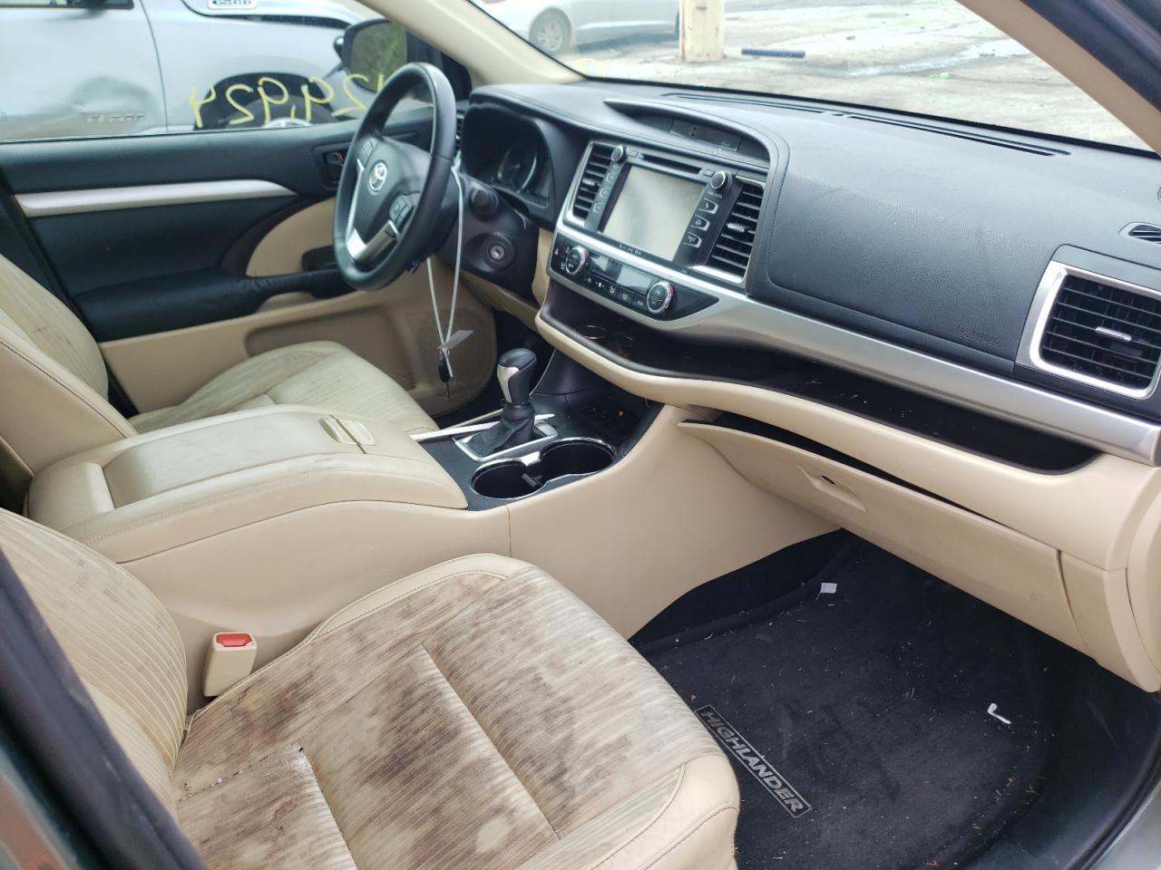 Photo 5 from auction – 2016 TOYOTA HIGHLANDER with VIN 5TDZKRFH4GS153376
