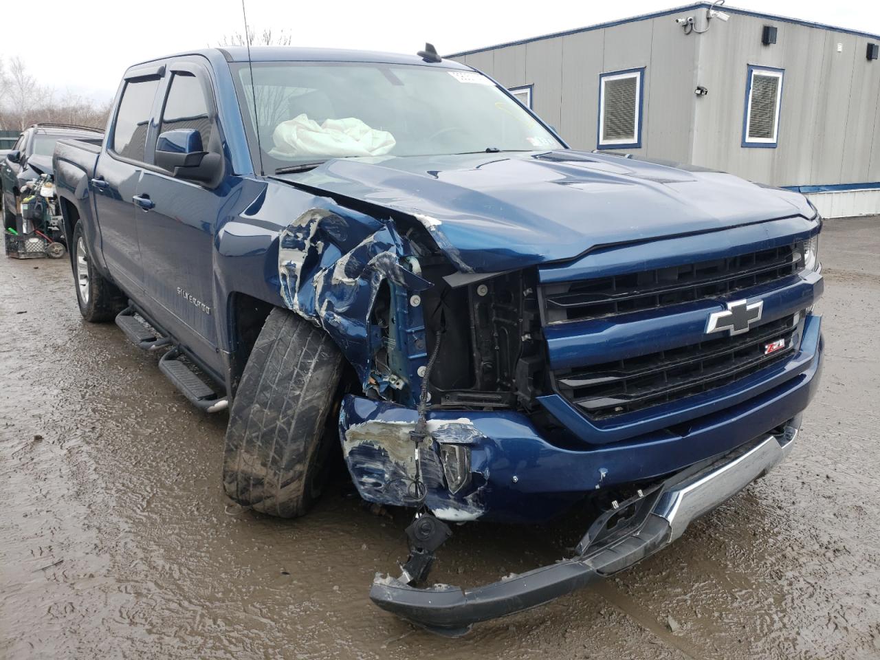 CHEVROLET SILVERADO 2018 with VIN 3GCUKREC8JG350217 - Photo from auction