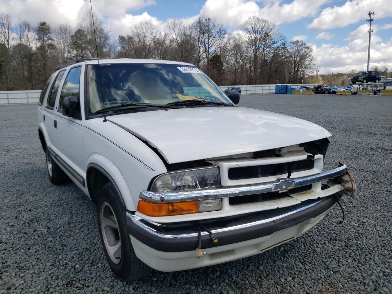 CHEVROLET BLAZER 1999 with VIN 1GNCS13W9X2108703 - Photo from auction