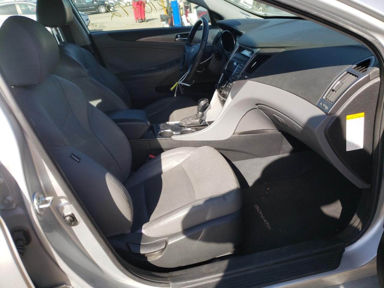 Photo 5 from auction – 2012 HYUNDAI SONATA HYB with VIN KMHEC4A41CA045805