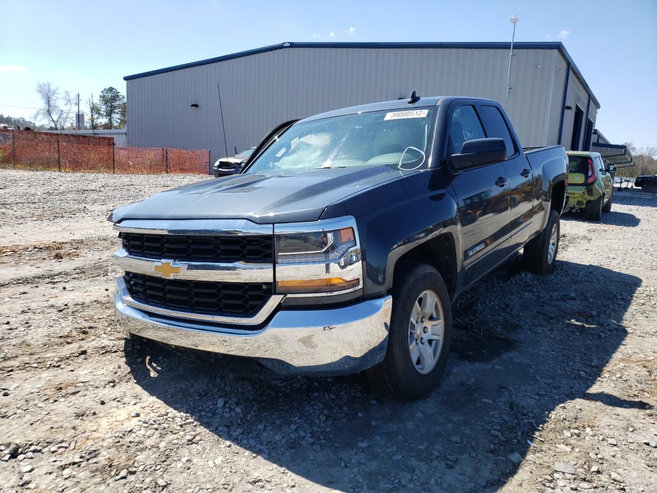 Photo 2 from auction – 2018 CHEVROLET SILVERADO with VIN 1GCRCREC6JZ182032