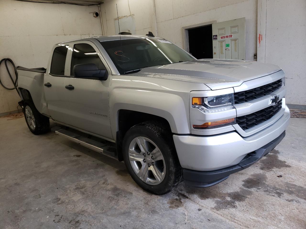 CHEVROLET SILVERADO 2019 with VIN 2GCVKMEC4K1219321 - Photo from auction