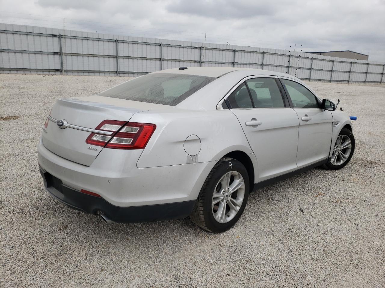 Photo 4 from auction – 2014 FORD TAURUS SEL with VIN 1FAHP2E80EG116991