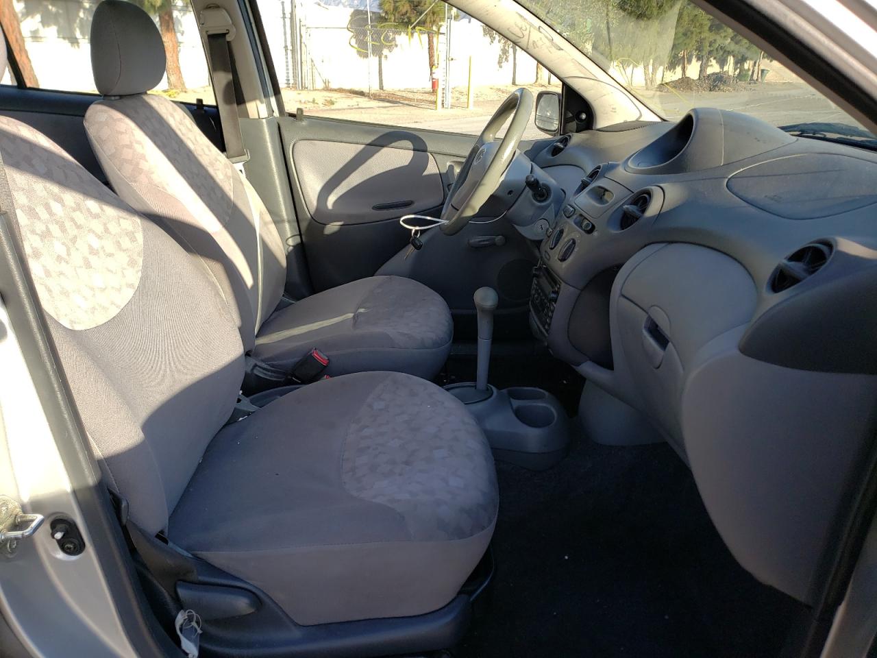 Photo 5 from auction – 2000 TOYOTA ECHO with VIN JTDBT1232Y0030125