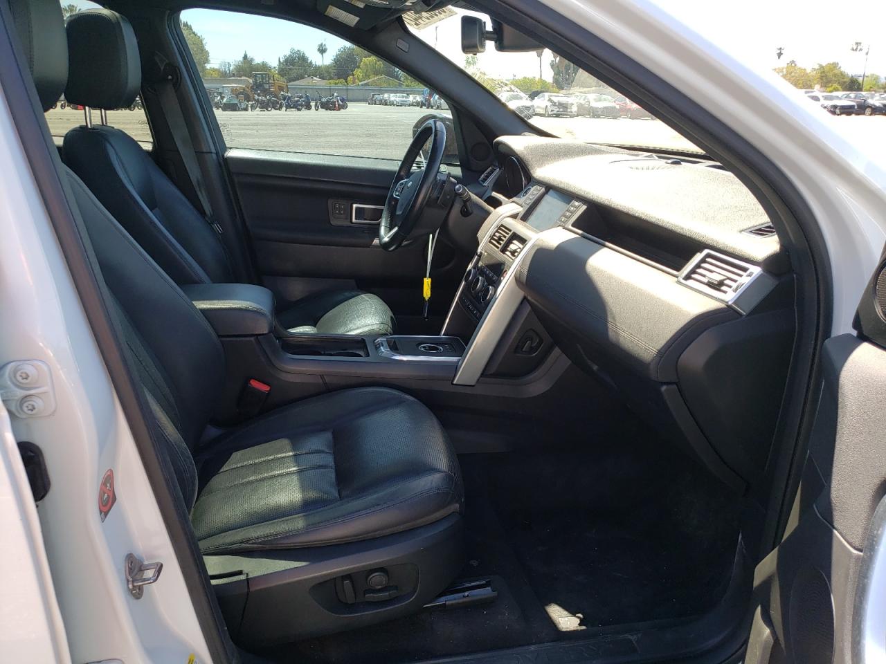 Photo 5 from auction – 2016 LAND ROVER DISCOVERY with VIN SALCR2BG5GH591925
