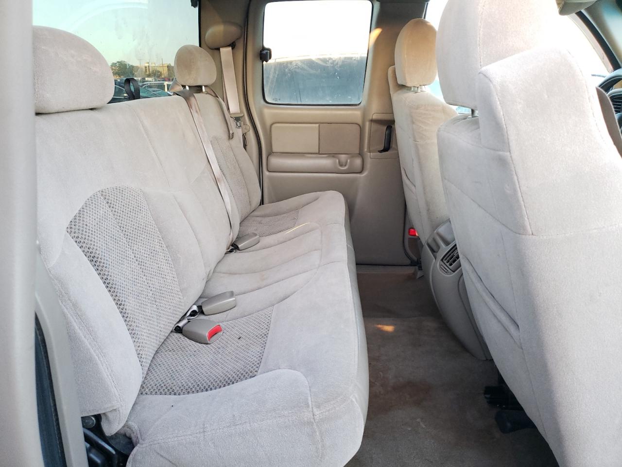 Photo 6 from auction – 2002 CHEVROLET SILVERADO with VIN 2GCEC19T121255716