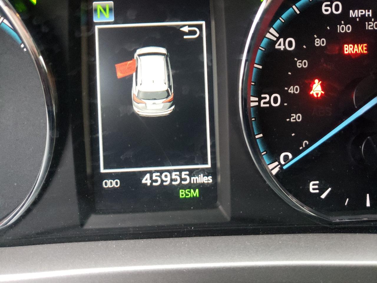 Photo 8 from auction – 2017 TOYOTA RAV4 HV LI with VIN JTMDJREV5HD102731