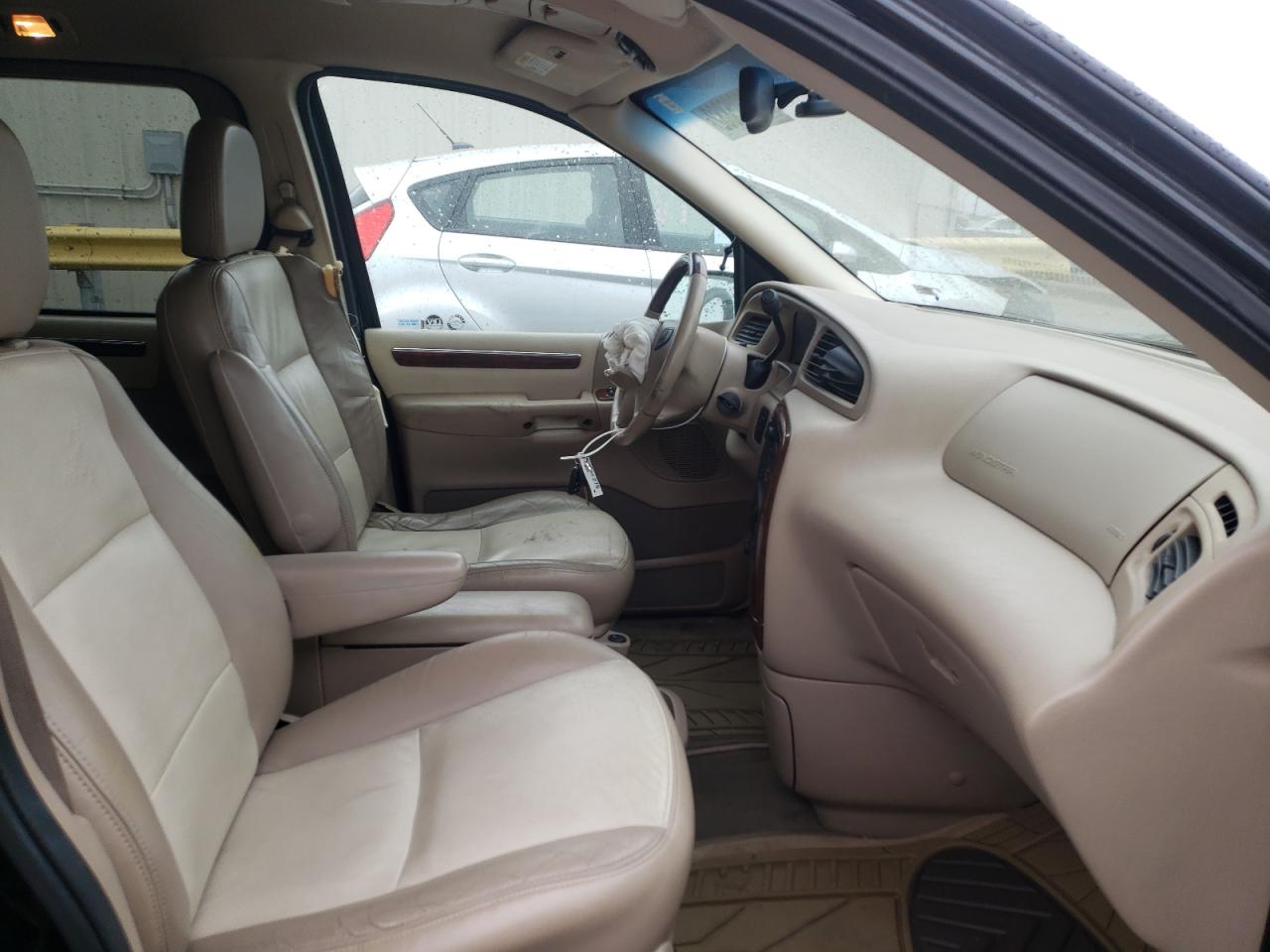 Photo 5 from auction – 2002 FORD WINDSTAR L with VIN 2FMDA584X2BA89706