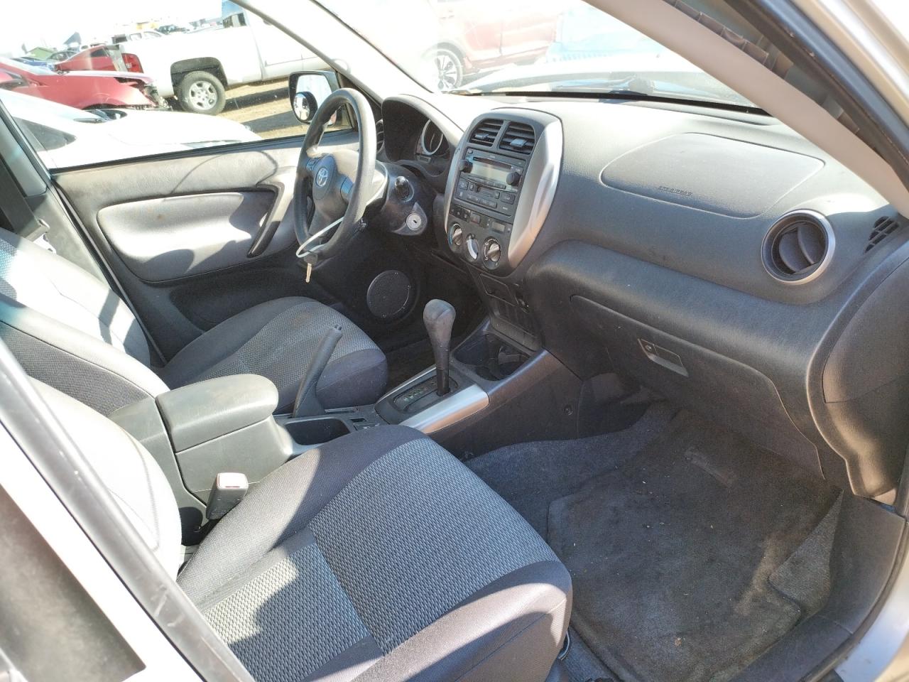 Photo 5 from auction – 2004 TOYOTA RAV4 with VIN JTEGD20V040011270