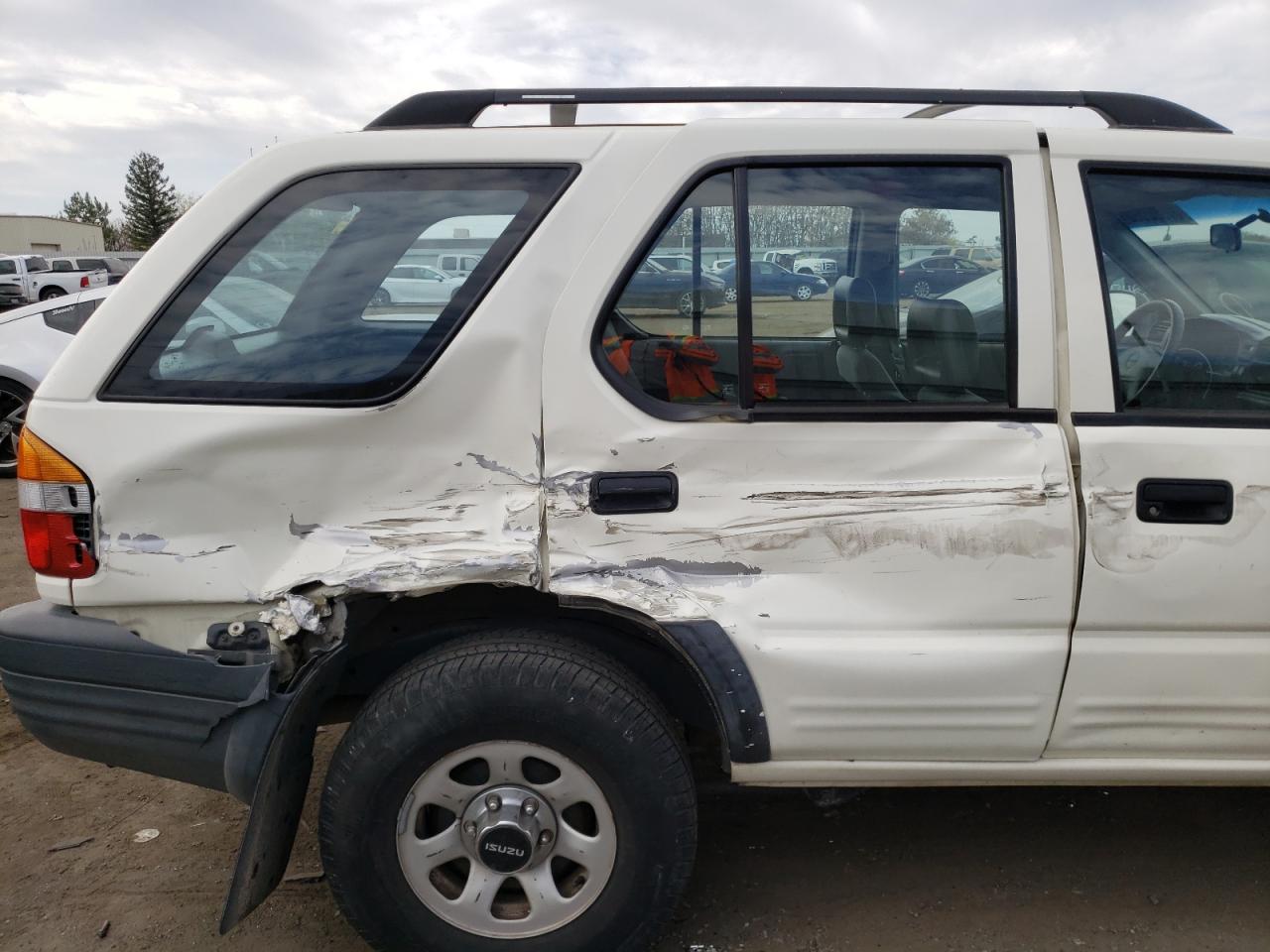 Photo 9 from auction – 1998 ISUZU RODEO S with VIN 4S2CK58D2W4371601