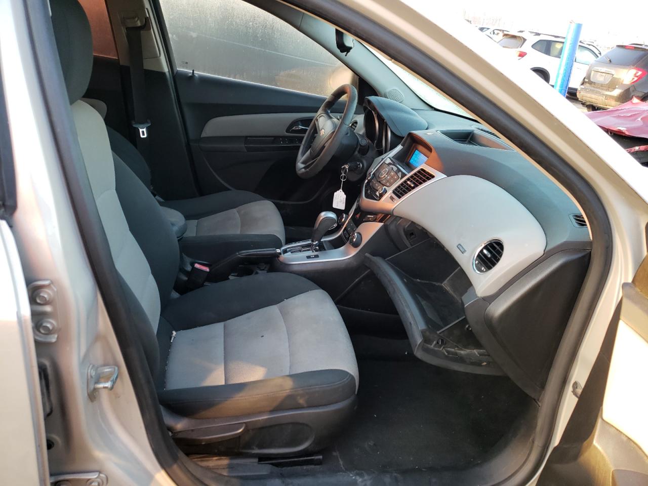 Photo 5 from auction – 2012 CHEVROLET CRUZE LS with VIN 1G1PC5SH0C7112873