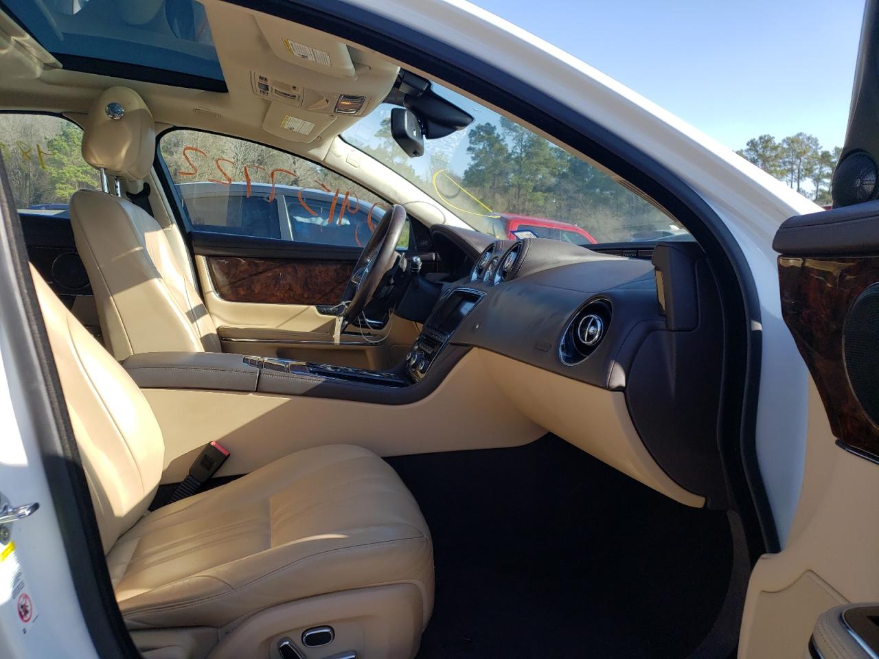 Photo 5 from auction – 2013 JAGUAR XJ with VIN SAJWA1C71D8V43906