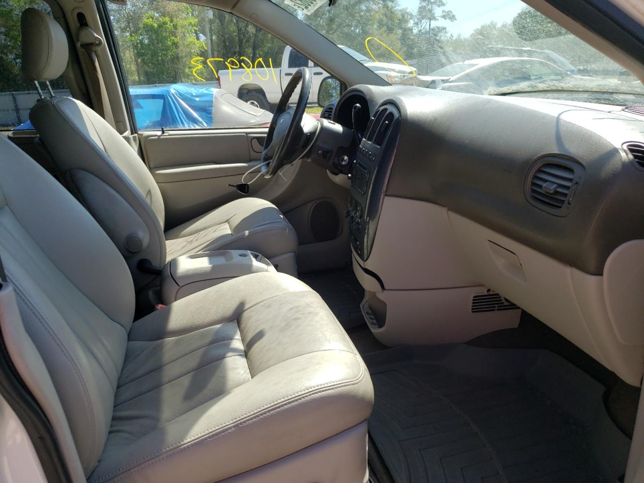 Photo 5 from auction – 2005 DODGE GRAND CARA with VIN 2D8GP44L65R241064