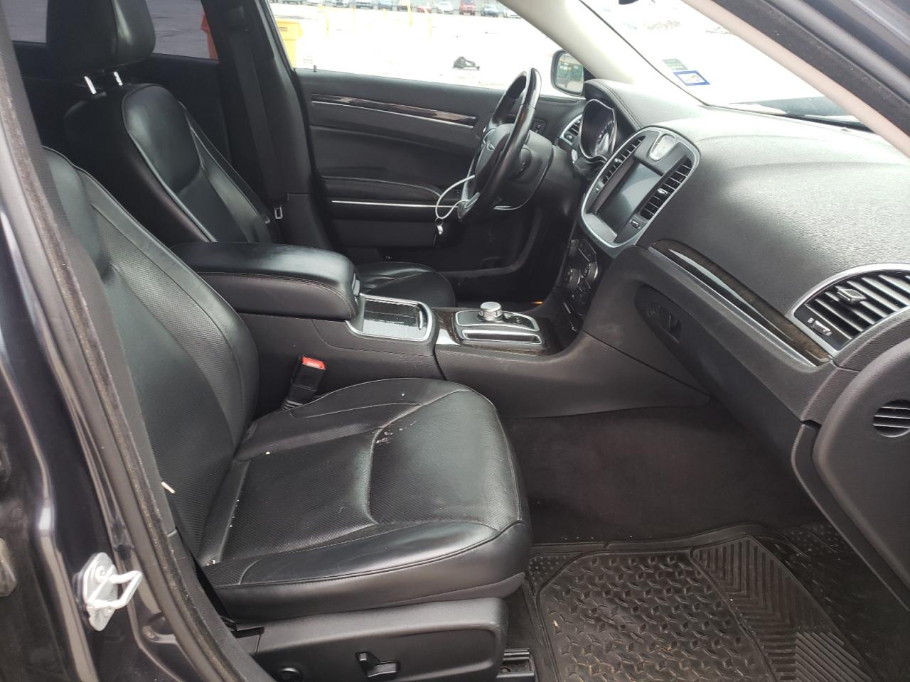 Photo 5 from auction – 2016 CHRYSLER 300C with VIN 2C3CCAEG0GH219664