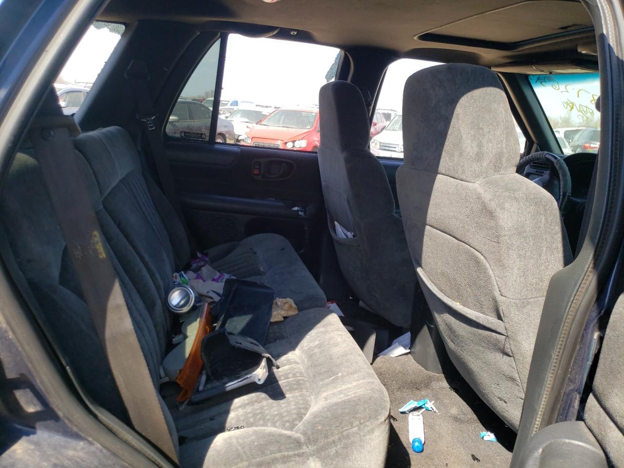 Photo 6 from auction – 2002 CHEVROLET BLAZER with VIN 1GNCS13W02K131652