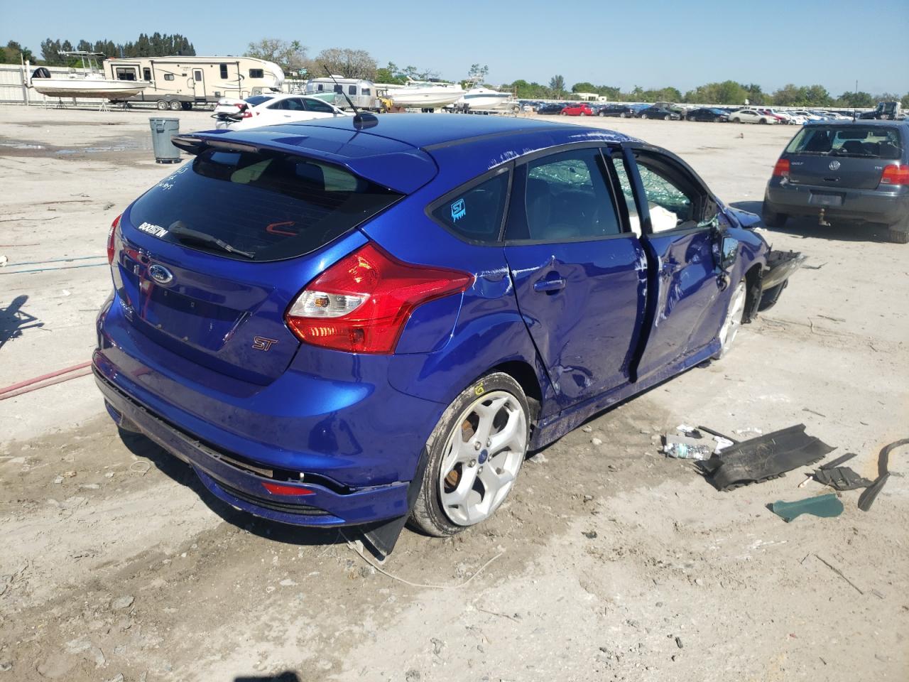Photo 4 from auction – 2013 FORD FOCUS ST with VIN 1FADP3L91DL352832