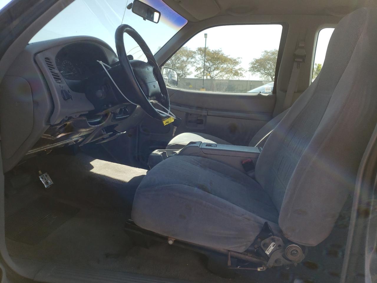 Photo 5 from auction – 1999 FORD EXPLORER with VIN 1FMYU22EXXUB95082
