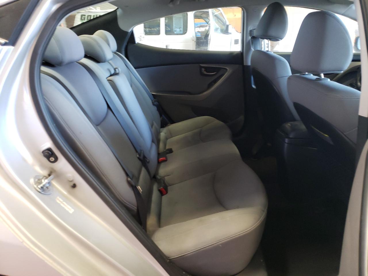 Zdjęcie 6 z aukcji – 2011 HYUNDAI ELANTRA GL z VIN KMHDH4AE6BU110313