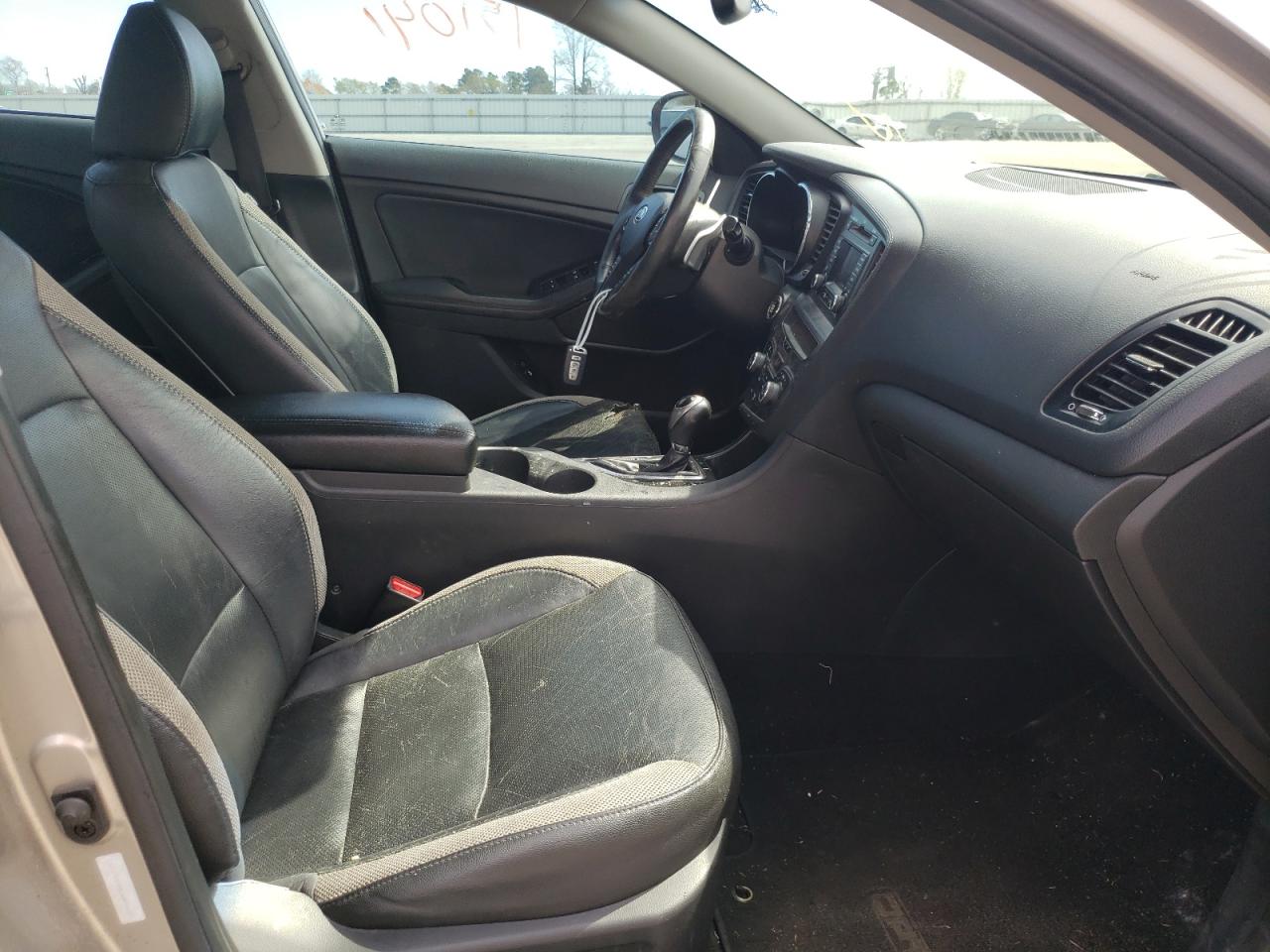 Photo 5 from auction – 2012 KIA OPTIMA with VIN 5XXGR4A68CG041400