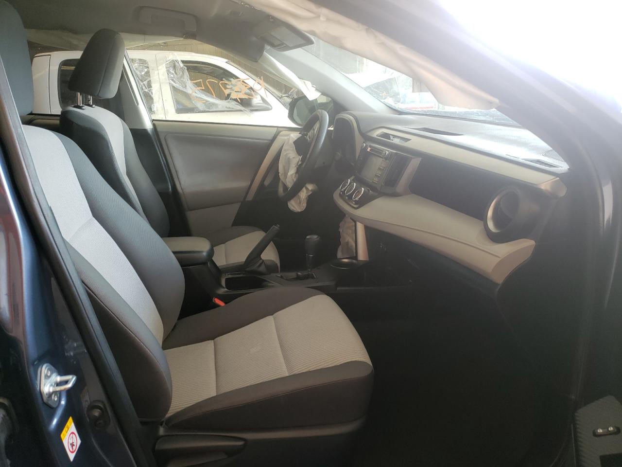 Photo 5 from auction – 2013 TOYOTA RAV4 LE with VIN JTMZFREV3DD013418