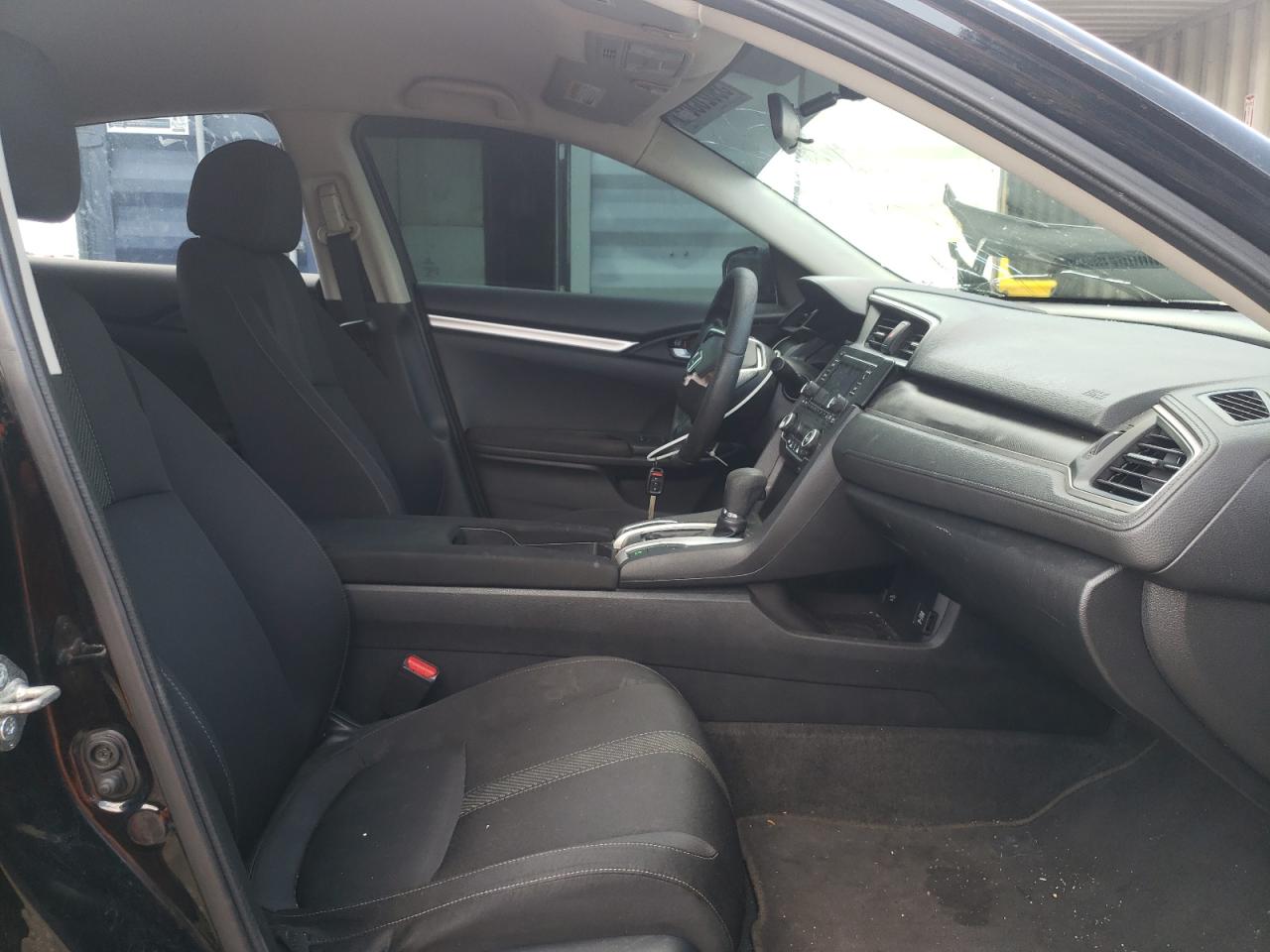 Photo 5 from auction – 2018 HONDA CIVIC LX with VIN 19XFC2F59JE030963
